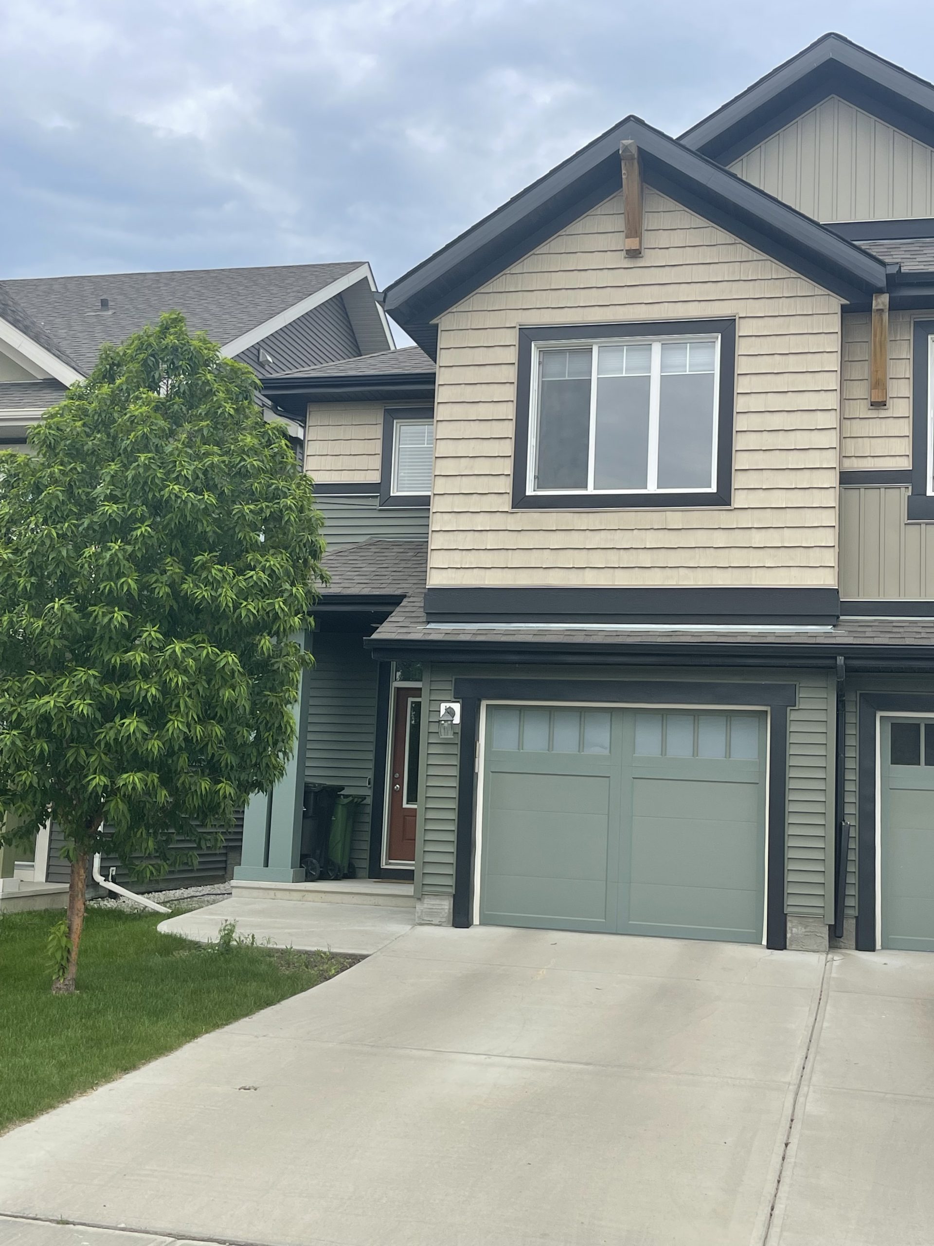 Stunning 1/2 duplex located in the Community of The Orchards at Ellerslie. $1875/month