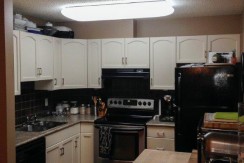 Renovated 2 bed 2 bath with In suite Laundry. Beaumaris lake $1300