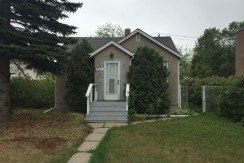 Cozy 2 bedroom home located in the great Neighbourhood of Forest Heights.
