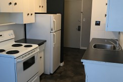 2 bedroom 1 bath Apartment, Queen Mary Park. $900/month